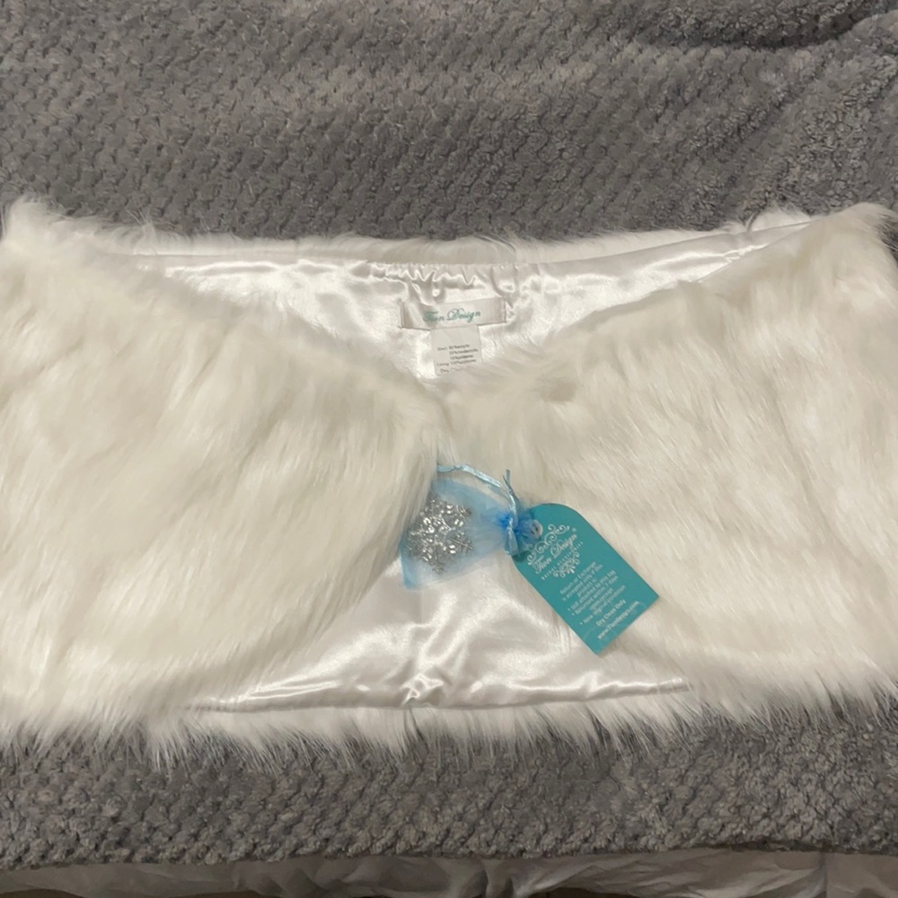 Faux fur wrap, Bridal Wrap, white faux fur shawl, wedding fur shawl, winter cape